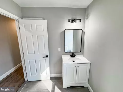 Bath - 508 E 3rd St, Wilmington, DE 19801 photo 2 of 4
