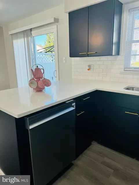 Kitchen - 7 Stark Ct, Newark, DE 19702 photo 4 of 10