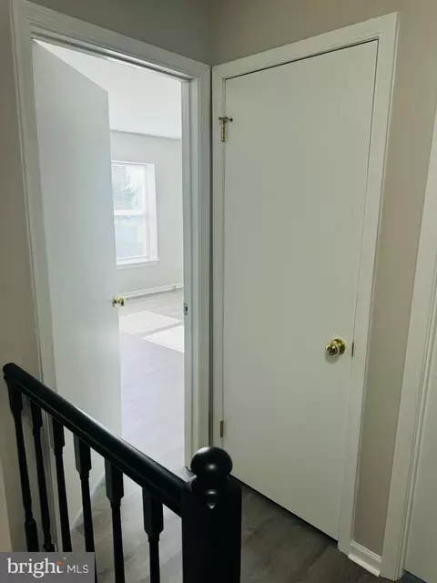 Entry Way - 7 Stark Ct, Newark, DE 19702 photo 6 of 7