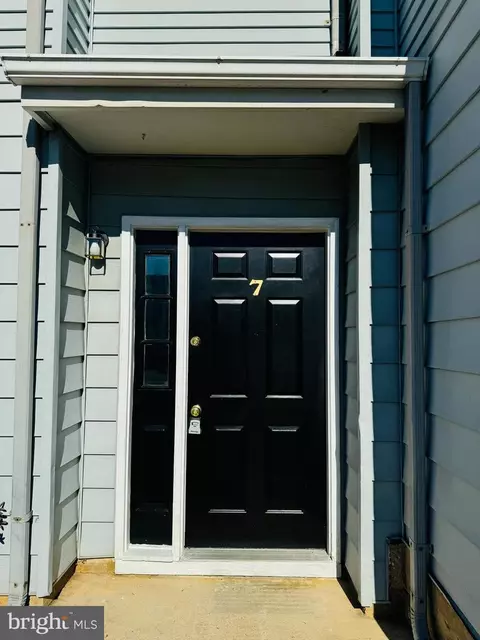 Entry Way - 7 Stark Ct, Newark, DE 19702 photo 1 of 7