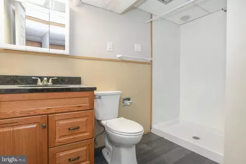 Bath - 11 Maple Ave, Newark, DE 19711 photo 2 of 3