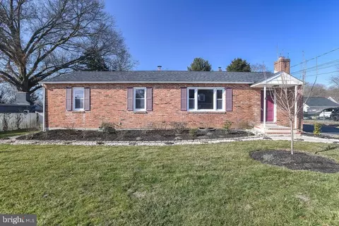 11 Maple Ave, Newark, DE 19711