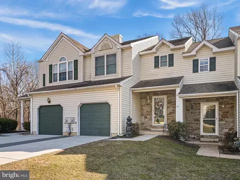 932 Glackens Ln, Wilmington, DE 19808