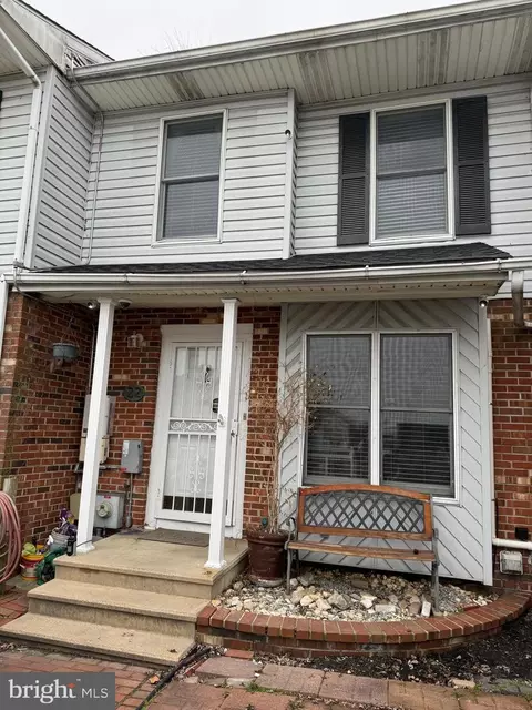 22 E Perpen Ct, Newark, DE 19702