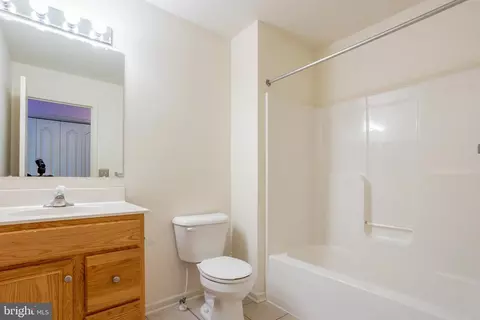 Bath - 206 Camerton Ln, Townsend, DE 19734 photo 6 of 12