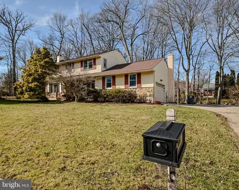 15 Crenshaw Dr, Wilmington, DE 19810