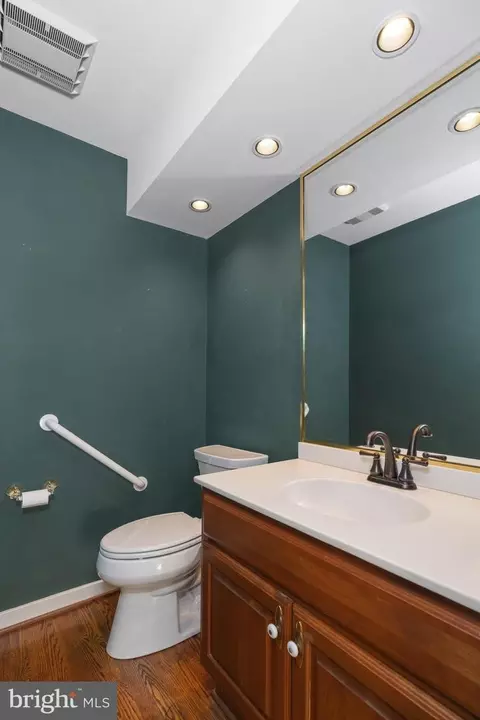 Bath - 116 Downs Dr, Wilmington, DE 19807 photo 1 of 5
