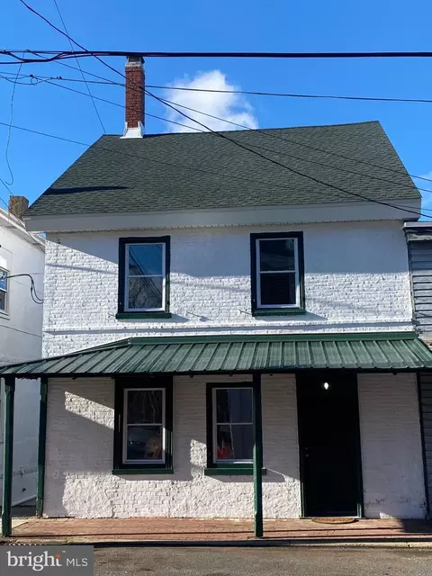 102 N Main St, Saint Georges, DE 19733