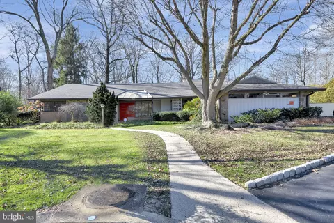 108 W Sutton Pl, Wilmington, DE 19810