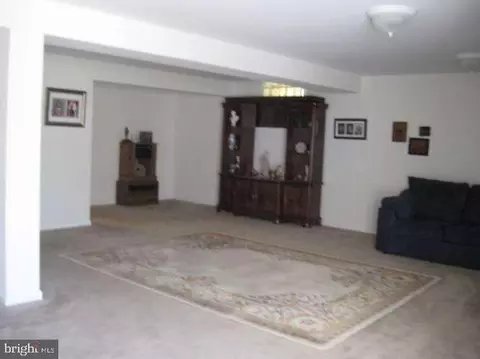 Living - 414 Glenturret Way, Townsend, DE 19734 photo 5 of 5