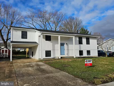 122 E Rutherford Dr, Newark, DE 19713 photo 2