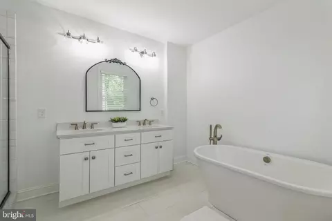 Bath - 6499 Limestone Rd, Hockessin, DE 19707 photo 2 of 5