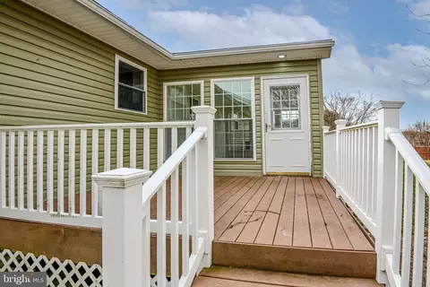 Exterior - 206 Oak Dr, Middletown, DE 19709 photo 2 of 5