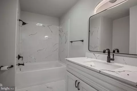 Bath - 206 Oak Dr, Middletown, DE 19709 photo 1 of 2