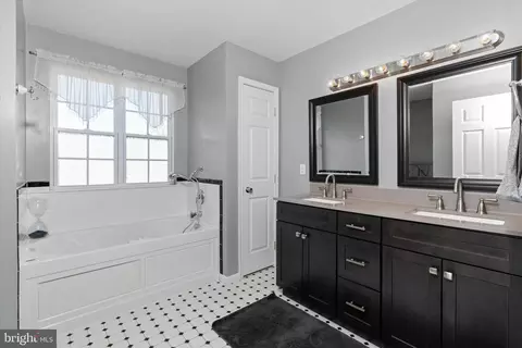 Bath - 132 Suffolk Blvd, Bear, DE 19701 photo 4 of 11