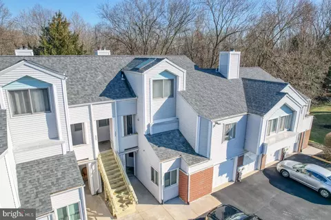 2308 Creekside Dr, Newark, DE 19711