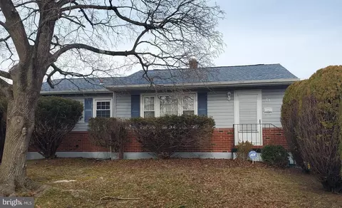 25 Charring Ln, New Castle, DE 19720