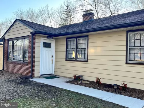 706 Brook Dr, Newark, DE 19713 photo 1
