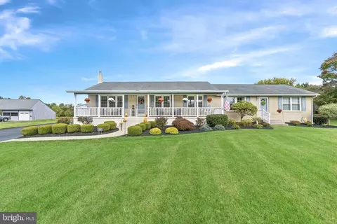 6 Marabou Dr, Newark, DE 19702