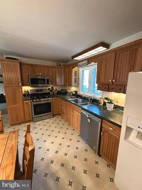 Kitchen - 3 Anita Dr, Newark, DE 19713 photo 3 of 4