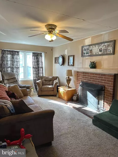 Living - 3 Anita Dr, Newark, DE 19713 photo 1 of 7