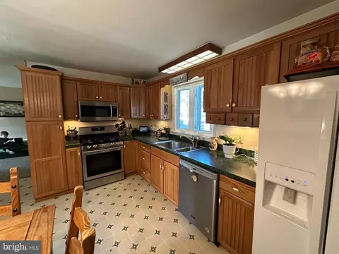 Kitchen - 3 Anita Dr, Newark, DE 19713 photo 2 of 4