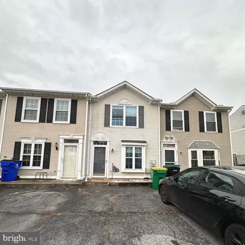 219 Fieldstone Ln, Newark, DE 19702