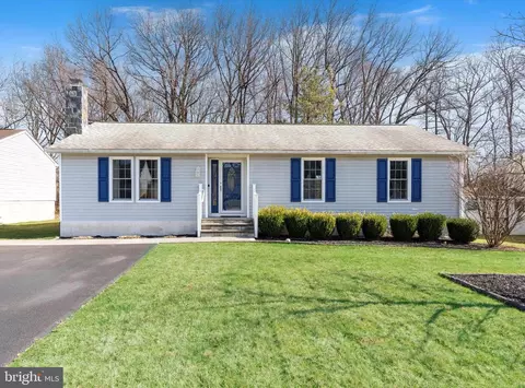 73 Midland Dr, Newark, DE 19713