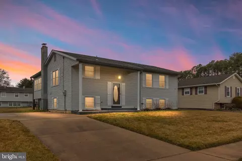 905 Linfield Rd, Newark, DE 19713