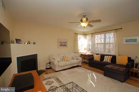 Living - 107 Sarah Cir, Bear, DE 19701 photo 5 of 7