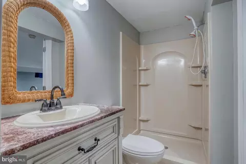 Bath - 416 Jaymar Blvd, Newark, DE 19702 photo 4 of 4