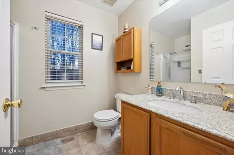 Bath - 128 Cypress Dr, Newark, DE 19713 photo 2 of 3