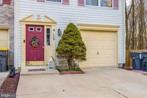 Exterior - 128 Cypress Dr, Newark, DE 19713 photo 2 of 6