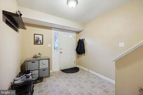 Entry Way - 128 Cypress Dr, Newark, DE 19713 photo 2 of 2