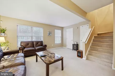 Living - 128 Cypress Dr, Newark, DE 19713 photo 3 of 3