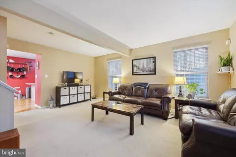 Living - 128 Cypress Dr, Newark, DE 19713 photo 1 of 3
