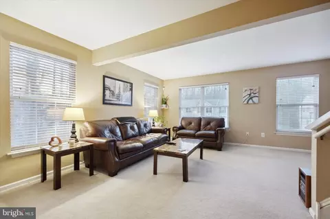 Living - 128 Cypress Dr, Newark, DE 19713 photo 2 of 3