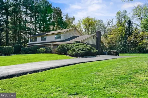 35 Covered Bridge Ln, Newark, DE 19711