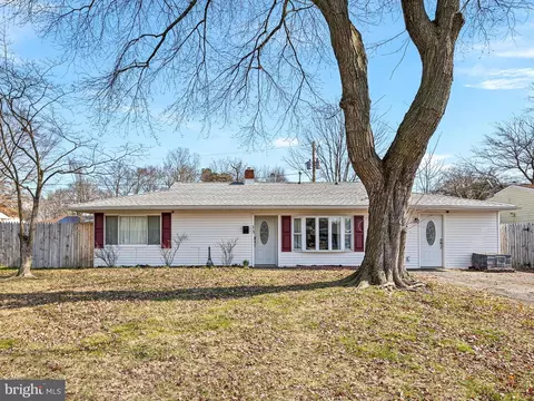 13 Kullen Dr, Newark, DE 19713