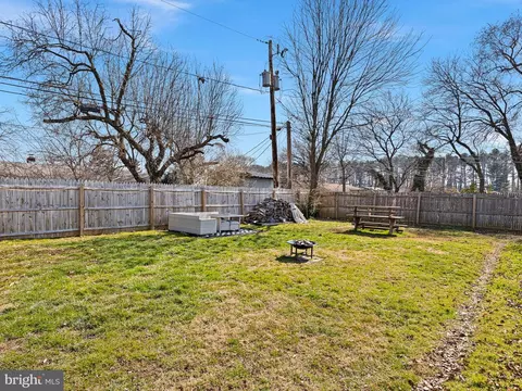Exterior - 13 Kullen Dr, Newark, DE 19713 photo 3 of 4