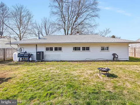 Exterior - 13 Kullen Dr, Newark, DE 19713 photo 4 of 4