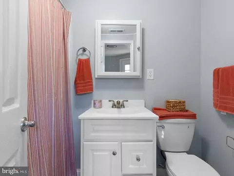 Bath - 13 Kullen Dr, Newark, DE 19713 photo 1 of 2