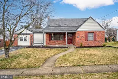 2412 Darnay Ln, Wilmington, DE 19808