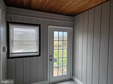 Entry Way - 6 James Ct, Newark, DE 19702 photo 3 of 3
