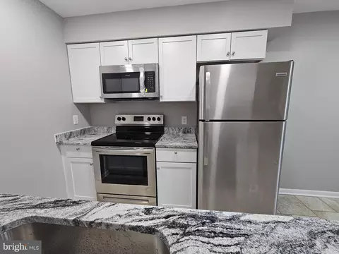 Kitchen - 6 James Ct, Newark, DE 19702 photo 2 of 12