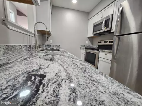 Kitchen - 6 James Ct, Newark, DE 19702 photo 8 of 12