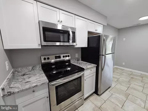 Kitchen - 6 James Ct, Newark, DE 19702 photo 6 of 12