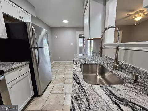 Kitchen - 6 James Ct, Newark, DE 19702 photo 3 of 12