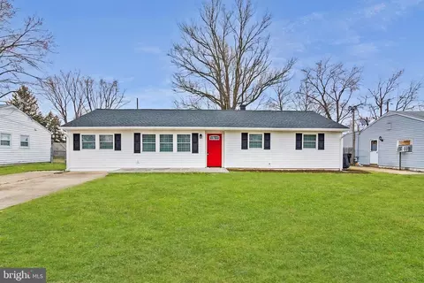 900 Birchwood Dr, Newark, DE 19713