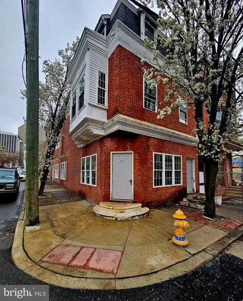 225 W 7th St, Wilmington, DE 19801